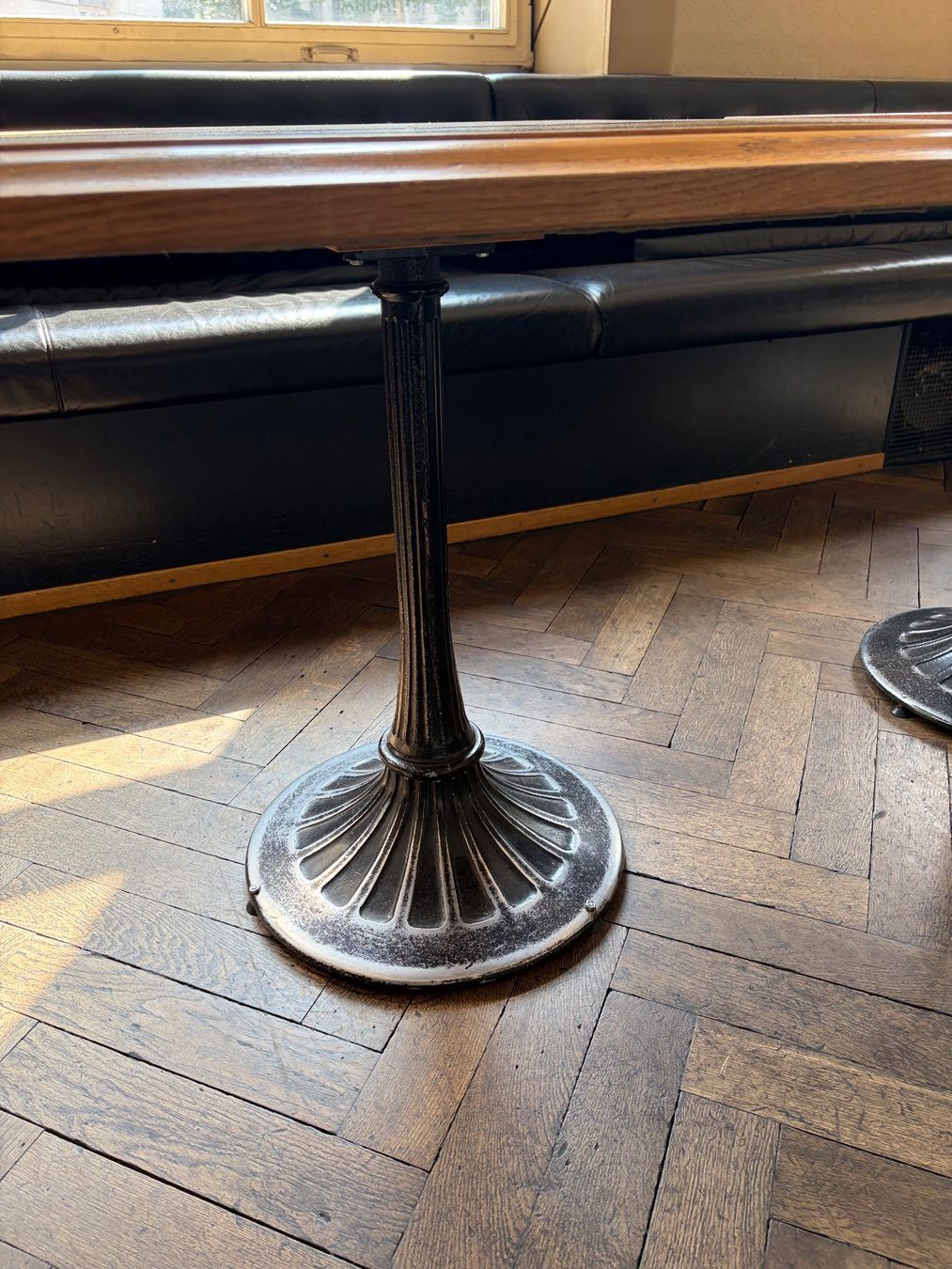 Tables: Bistrotische Holz / Metall, 36 Stk. – D'occasion à Zürich par gis_dpj9