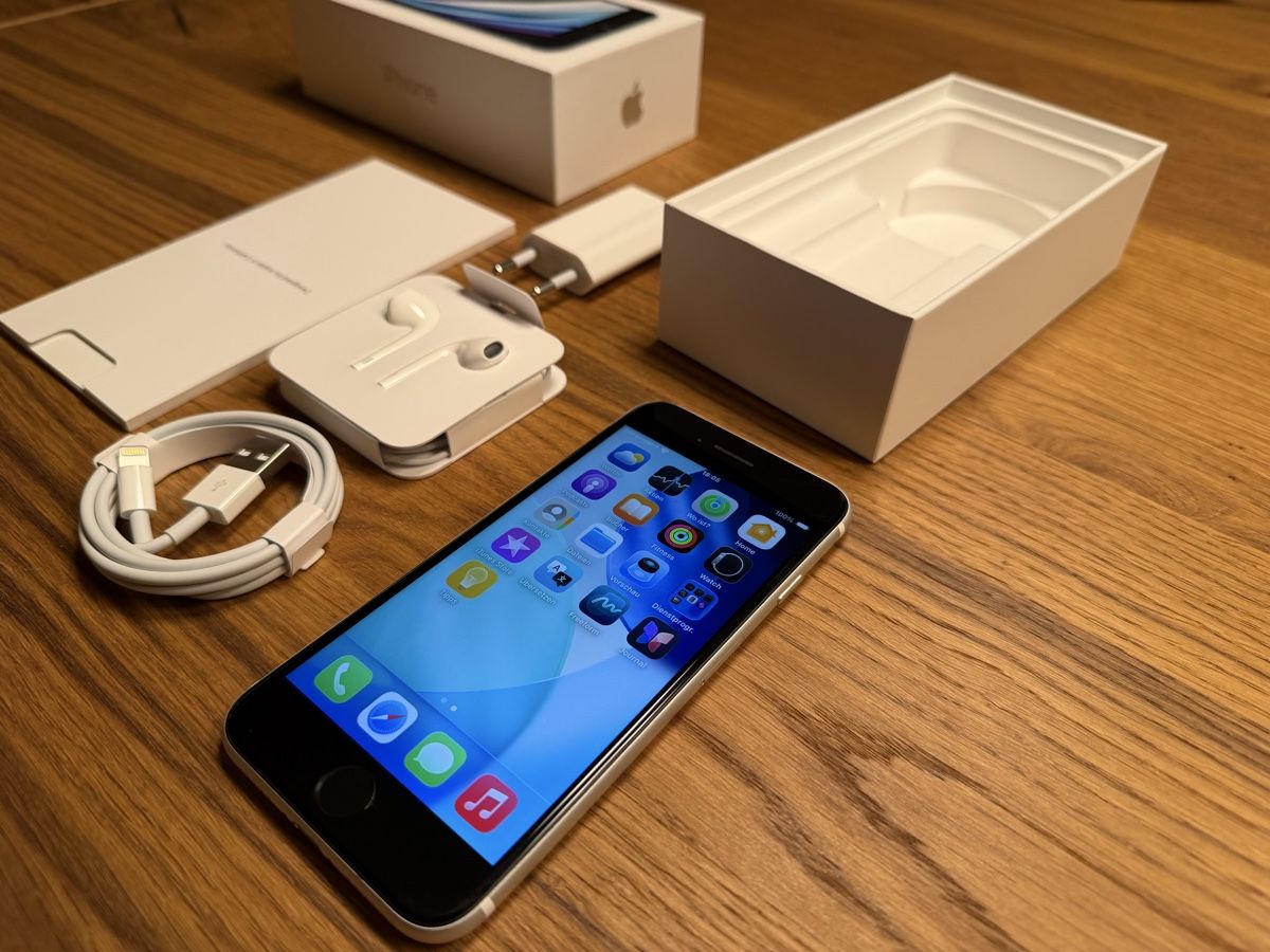 Apple Telefoni cellulari / Smartphones: iPhone SE 2. Gen. mit 64 GB Speicher – Usato da Inwil venduto da blue_ninja 1