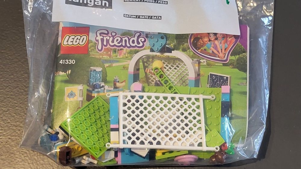 auf LEGO Fussballtraining Friends - Kaufen 41330 Ricardo (1) | Stephanie mit
