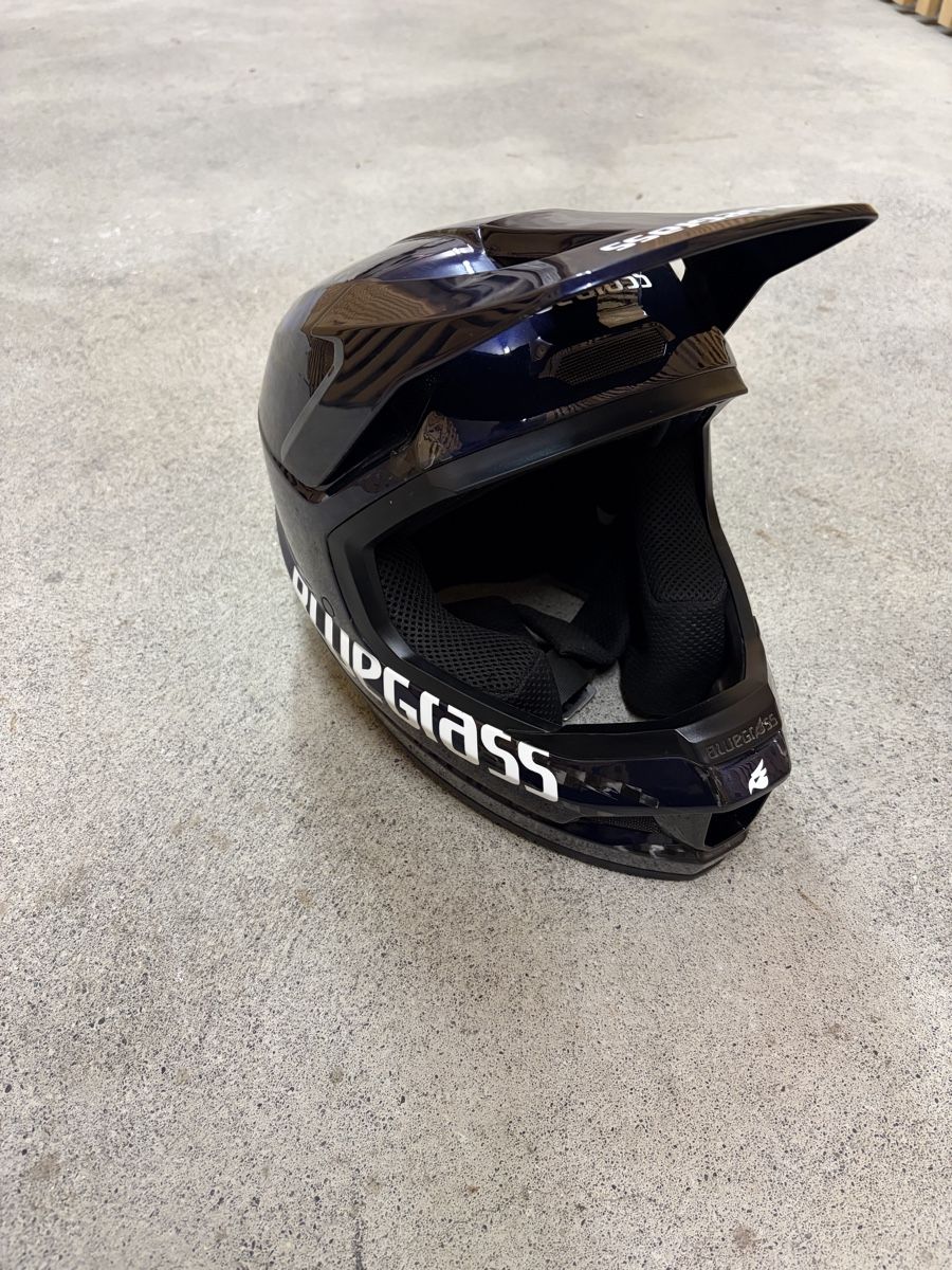 Helme: Bluegrass Legits Carbon MIPS Helm in deep purple Gr M – Gebraucht aus Niederrohrdorf von k.schaffner