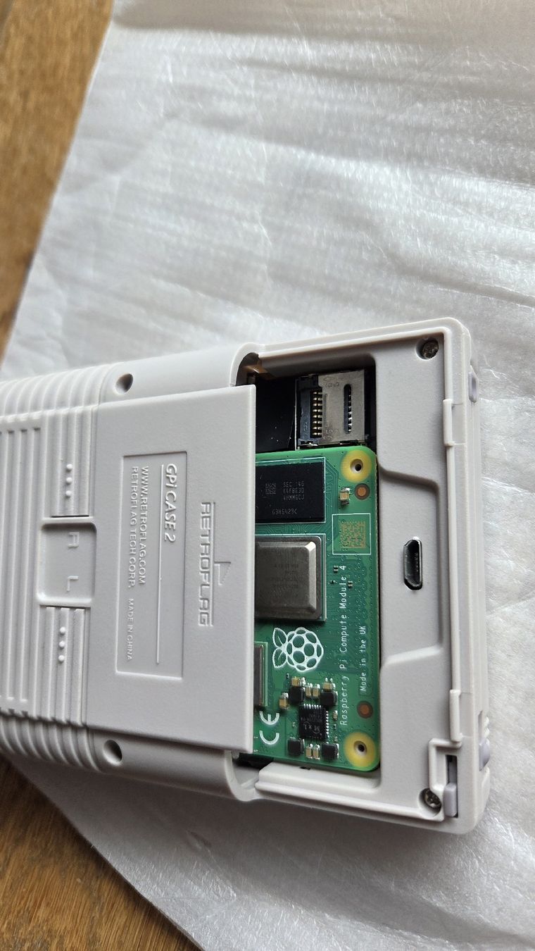 Console: GPi Case 2 mit Raspberry Pi CM4 4GB mit 16 GB eMMc – Nuovo (secondo la descrizione) da Obfelden venduto da cla_m8ss