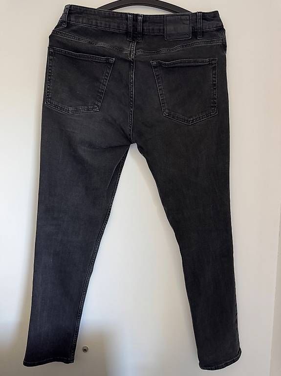 Jeans: Zara Jeans Hose dunkelgrau Gr. 40 – Usato da Kreuzlingen venduto da 7de_922d 1