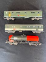 Lima Modellbahnwagen Spur H0( 2 Postwagen und 1 Tankwagen  )