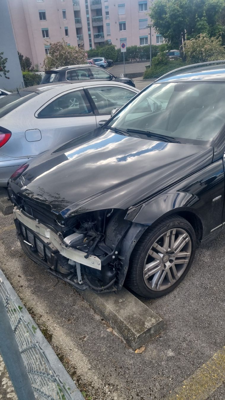 Mercedes-Benz Automobili: Mercedes C220CDI – Difettoso da Yverdon-les-Bains venduto da rev_yr9p 2