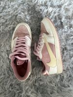 Travis Scott Nike Dunks 