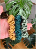 Handgemachte Scrunchies. Gehäkelt.