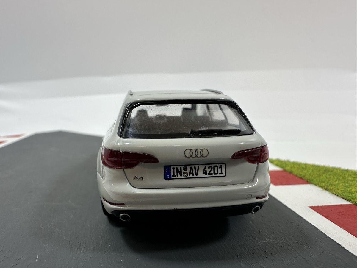Spark Modellautos: Audi A4 Avant 1:43, SPARK – Gebraucht aus Zofingen von rf9_x2xt 4