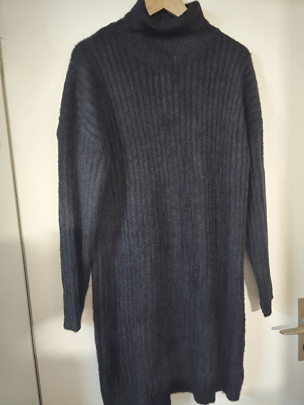 Vestiti: Strickkleid mit Rollkragen dunkelgrau Grösse 42/44 – Usato da Bülach venduto da Cat_2.5