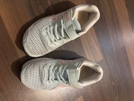 Acics Kinderschuhe Turnschuhe Gr. 32.5