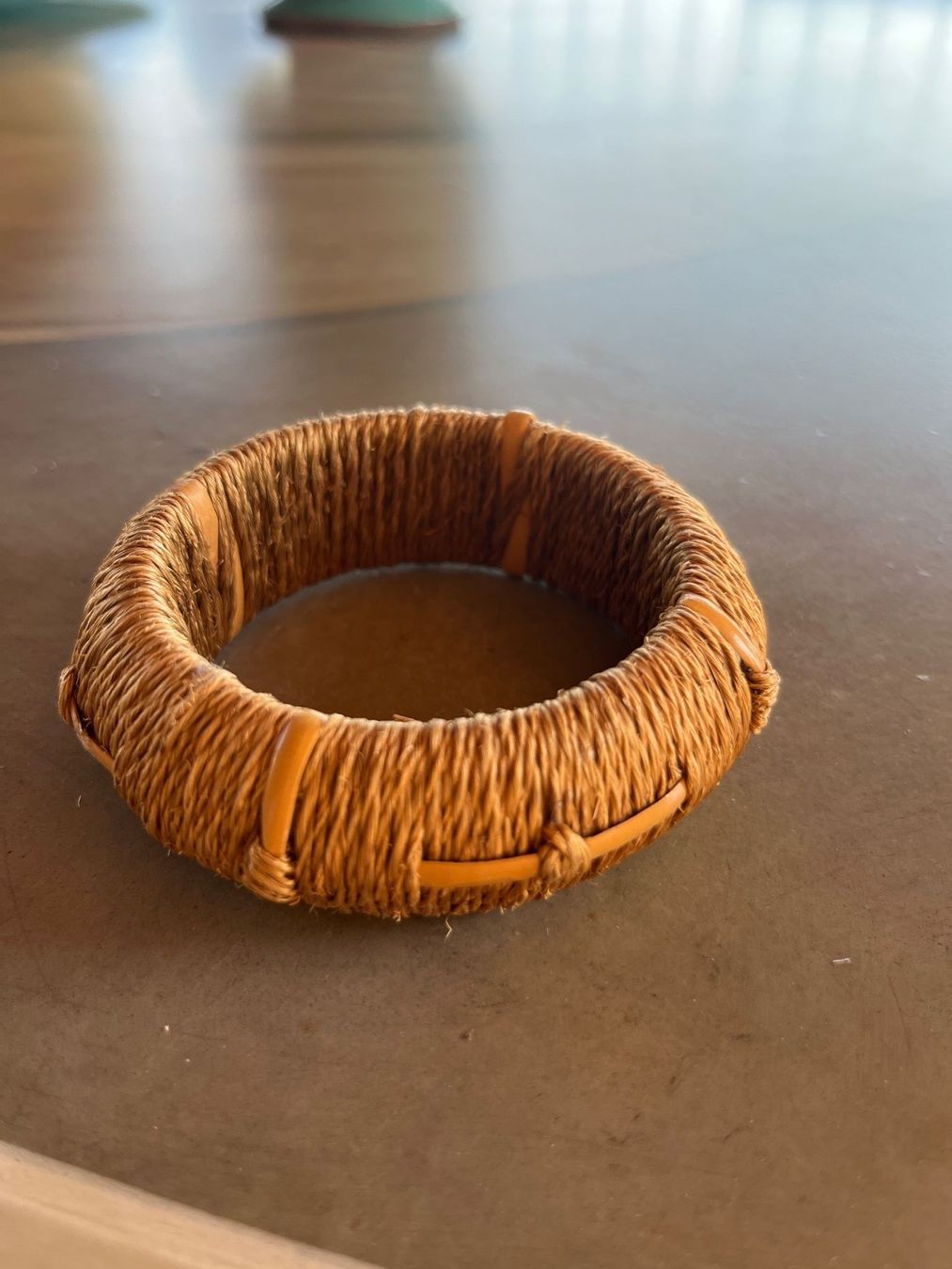Bracciali & Braccialetti: Armreif aus Bast /Rattan/Holz – Usato da Saanen venduto da SoniaMichaela