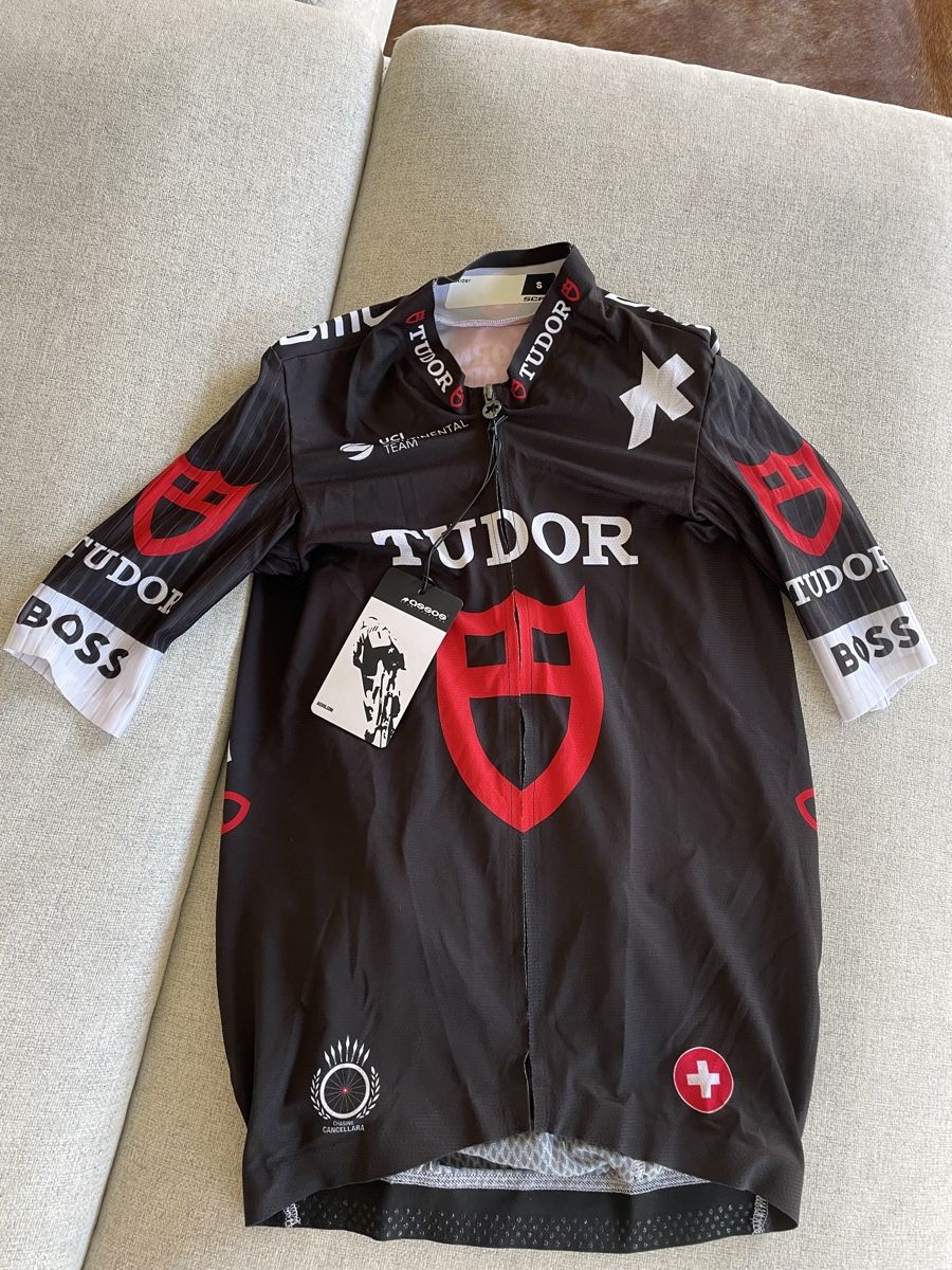 Assos Canottiere & Pantaloni: Team Tudor Assos Trikot S | Neu – Nuovo e nell'imballaggio originale da Küblis venduto da Matti101
