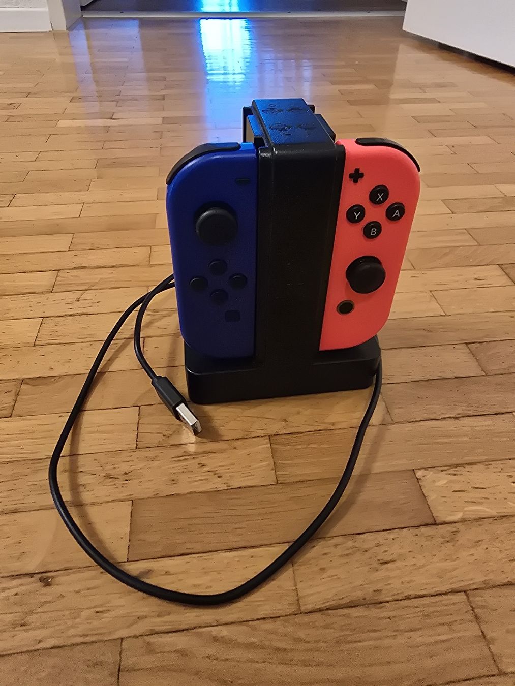 Nintendo Adattatori & Cavi: Ladestation für Nintendo Switch Controller – Usato da Jona venduto da nin_qcj5 1