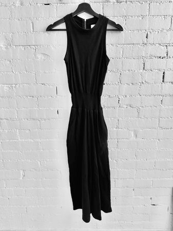 Schwarzer Jumpsuit mit 3/4 Hosenbeinen von Selfhood
