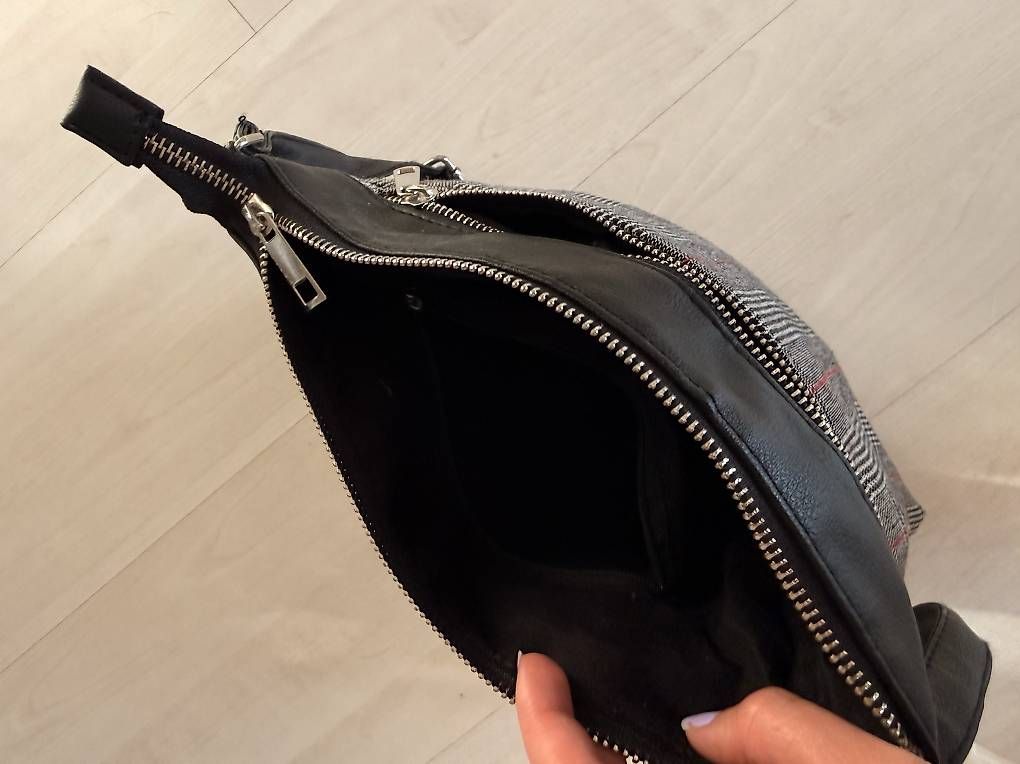 Sacs femmes: Kleine Handtasche kariert – D'occasion à Küsnacht ZH par Philipp_und_Nadine 1