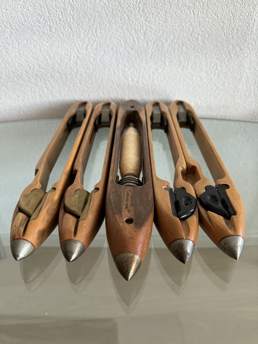 Ruote per filare: Antikes Webschiffchen 5 xWebstuhl-Shuttle Boot-Shuttle, Holz – Usato da Morges venduto da SevArt 2