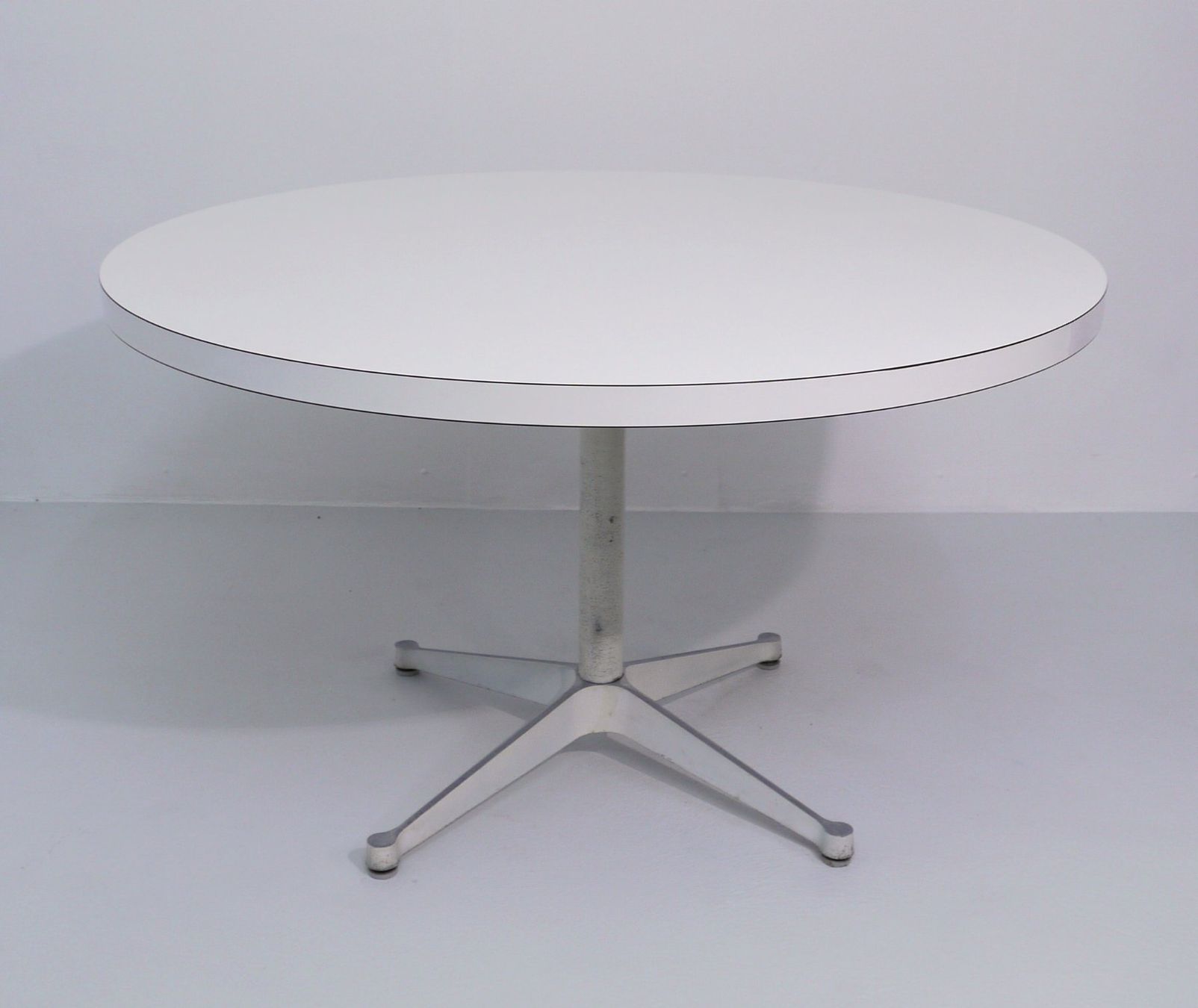 Knoll Set di tavolo e panche: Dining set by Eames for Herman Miller 60s – Usato da Basel venduto da MidMod20C 1