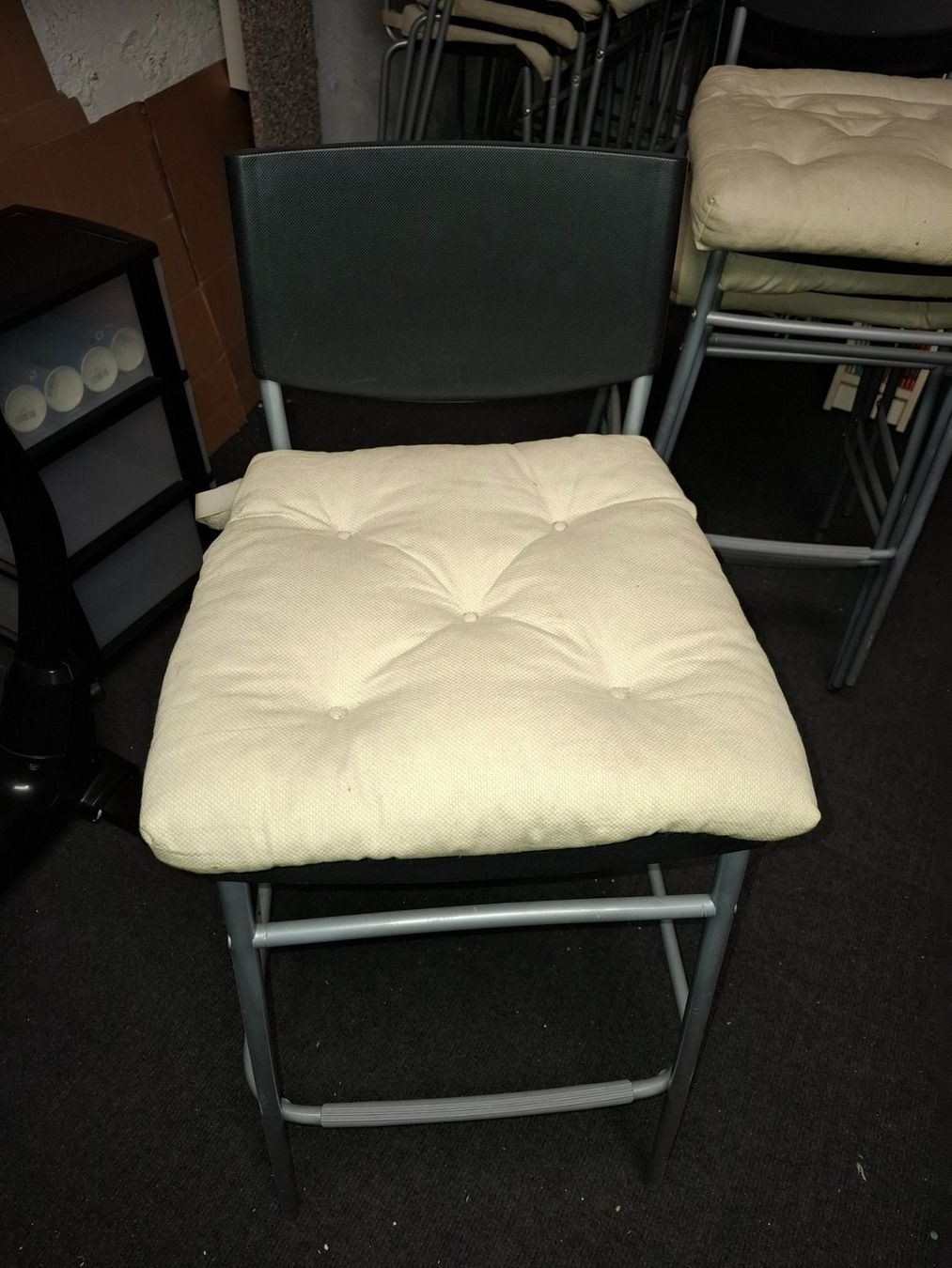 Sgabelli: 12 Barhocker mit Sitzkissen – Usato da Wila venduto da Osal 2