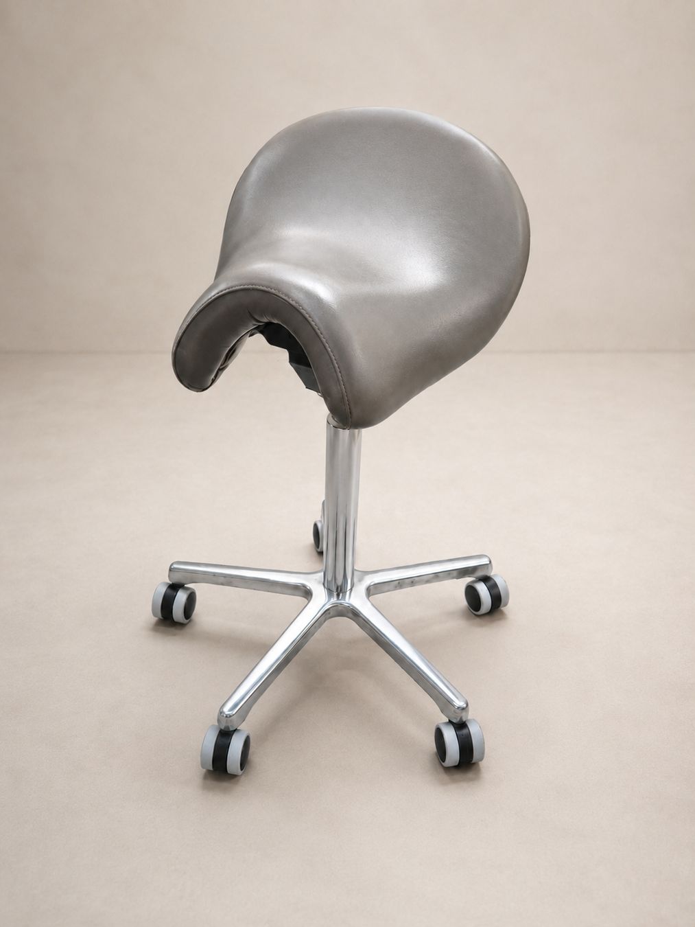 Sedie: Bambach Saddle Seat Sattelstuhl grau – Usato da Dachsen venduto da MacheSache