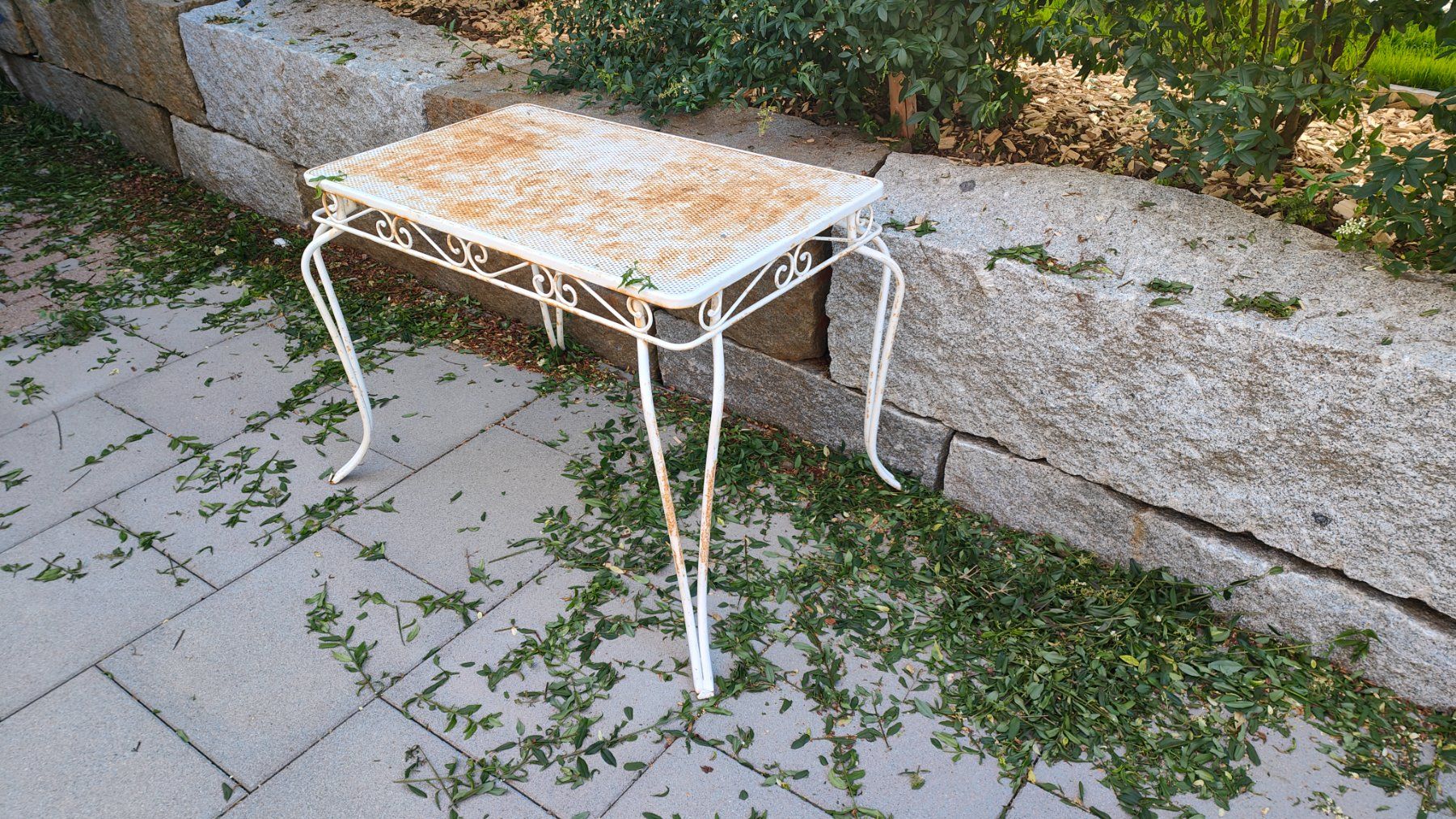 Set di tavolo e panche: Vintage Gartentisch und 4 Stühle – Usato da Interlaken venduto da niviuk143