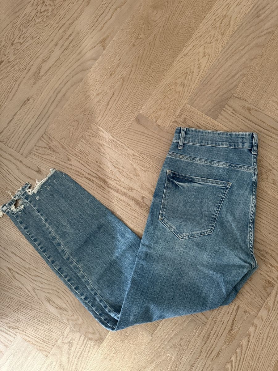 Zara Jeans: Zara Jeans, Distressed, EUR40 – Usato da Zürich venduto da aow_8p7m