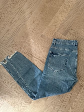 Zara Jeans, Distressed, EUR40