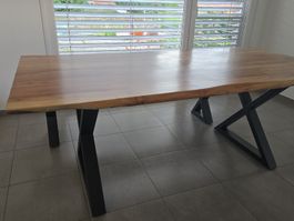 Esstisch und Sitzbank Baumkante Akazie 200 cm