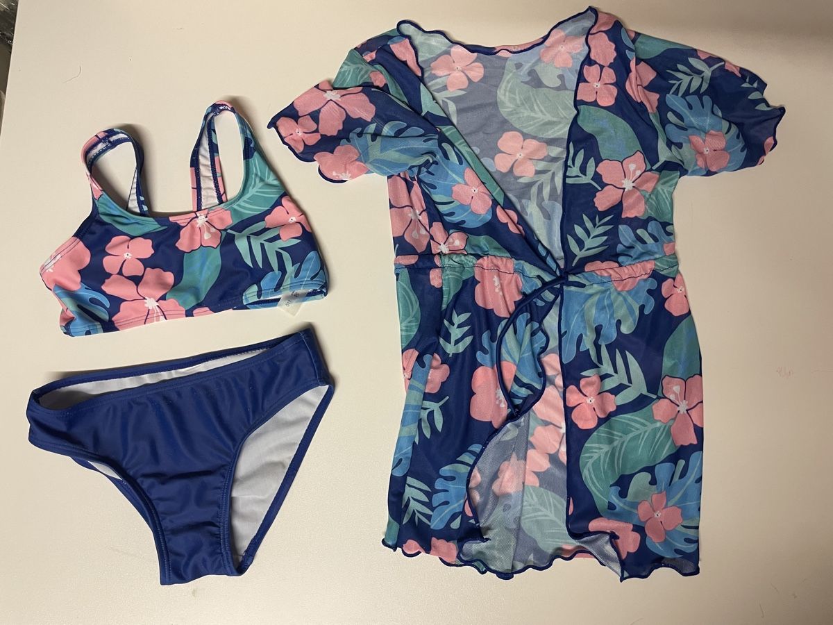 Lotti & Set di vestiti: Mädchenkleiderpaket 122/128 – Usato da Winterthur venduto da Ccity 2