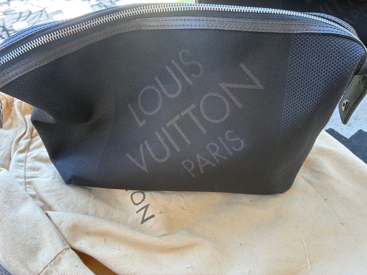 Louis Vuitton Kosmetikkoffer: Louis Vuitton Necessaire, Serie Canvas, black, Vintage – Gebraucht aus Zürich von Heinz_023 3