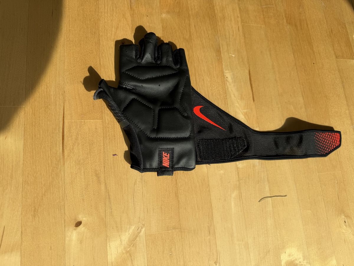 Nike Autres accessoires hommes: New Nike Training Gloves Black Red Size L – Neuf (Voir description) à Zürich par aus_r2dq 2