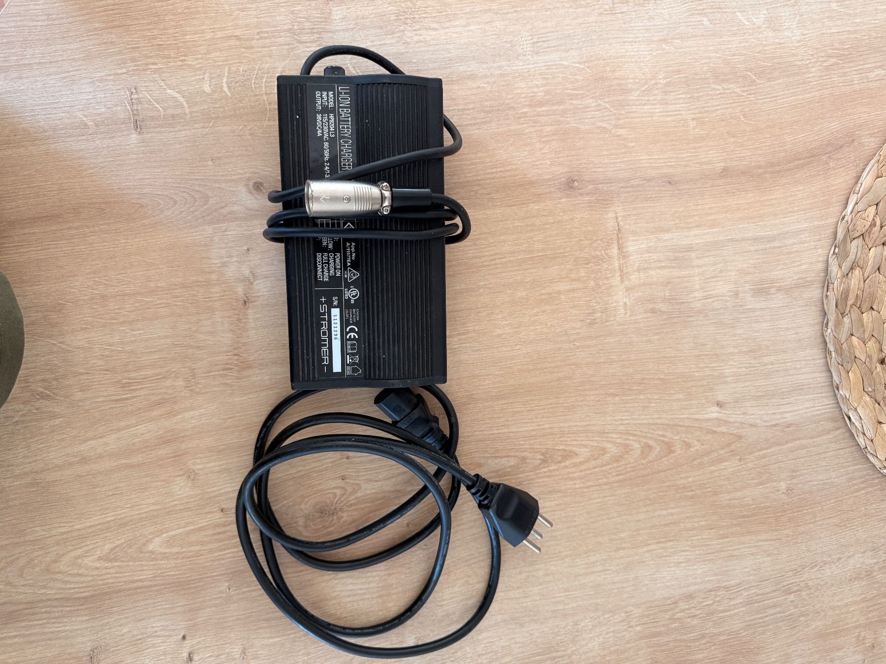 Ladegeräte: Stromer Ladegerät Li-Ion Akku Ladegerät + Kabel – Gebraucht aus Herisau von eK61 2