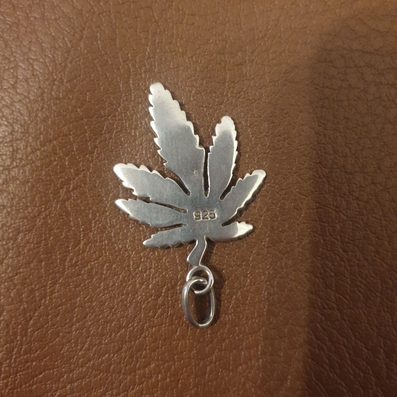Ciondoli: Anhänger "Cannabis Blatt", 925 silber – Nuovo (secondo la descrizione) da Neuendorf venduto da DeSiriA 2