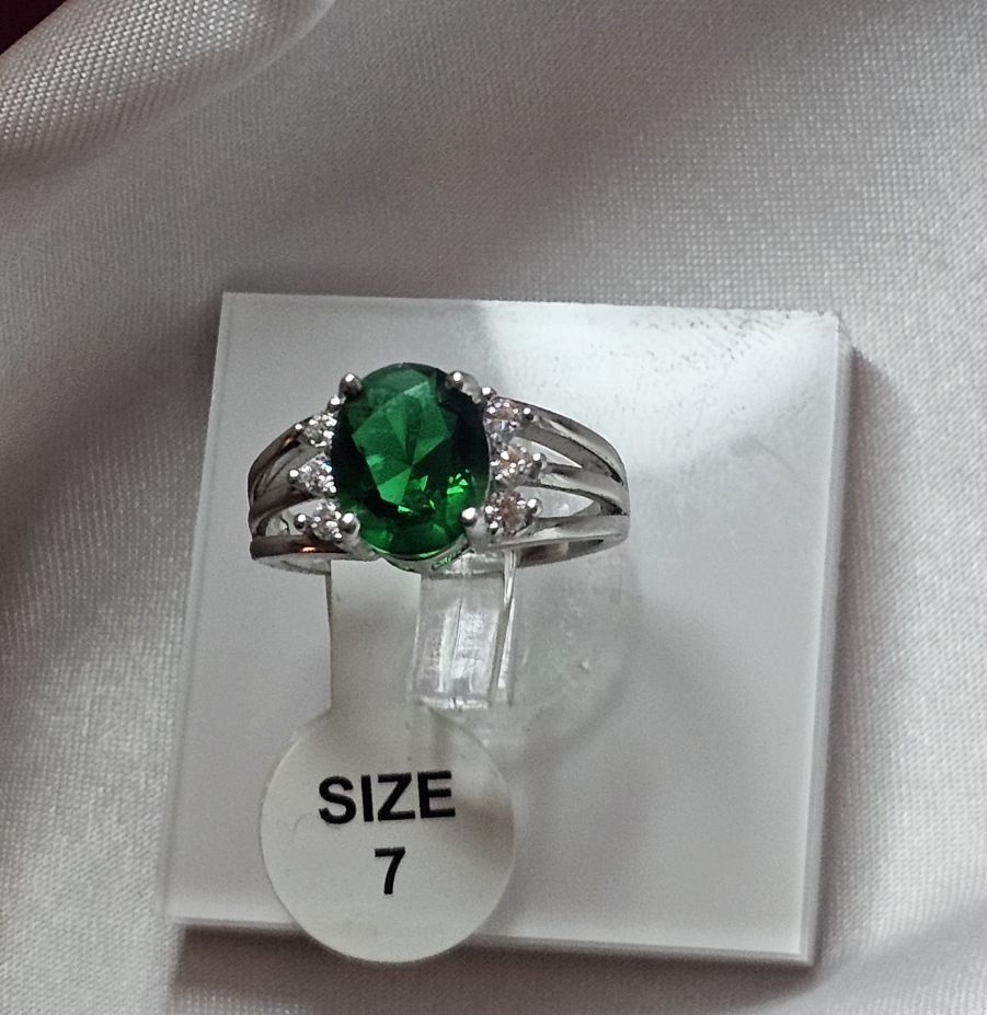 Ringe: Eleganter Ring mit grünem Stein, 925 versilbert Gr. 7 – Neu (gemäss Beschreibung) aus Grenchen von maretop 4