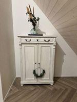 Shabby Chic Schrank / antiker Holzschrank weiss