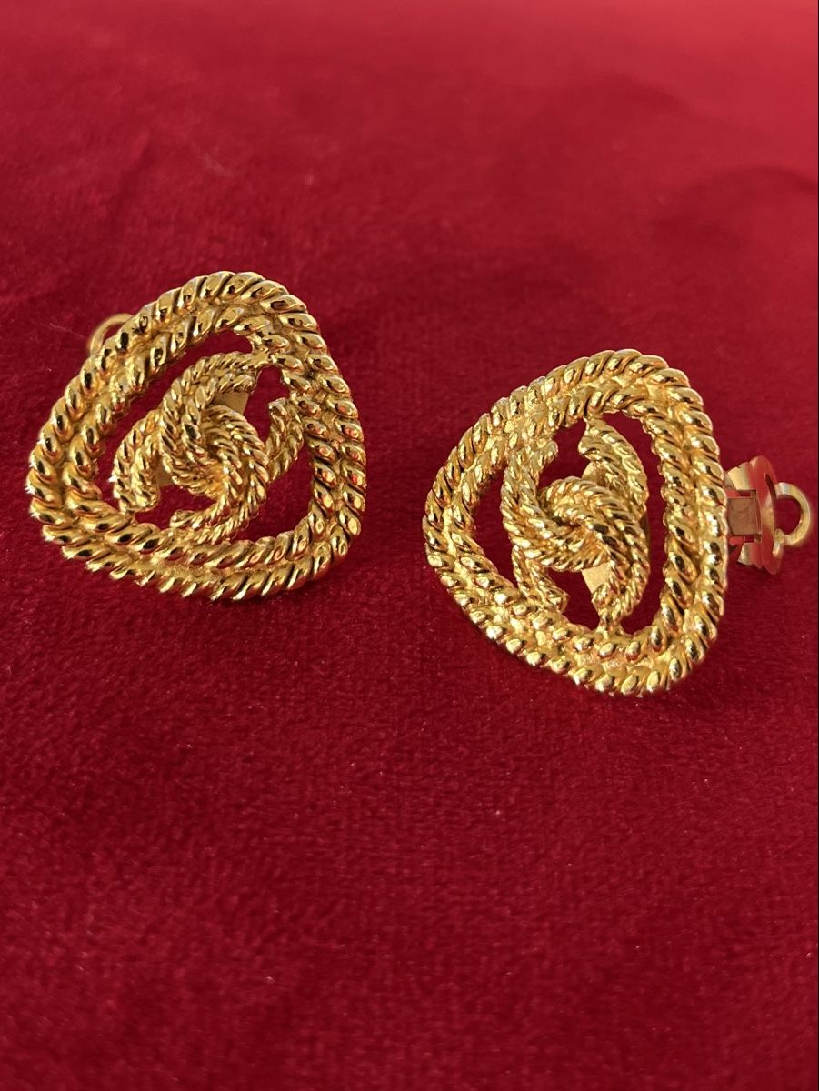 Chanel Orecchini pendenti & Orecchini a lobo: CHANEL Vintage Clip-Ons – Usato da Widen venduto da evce1318 3