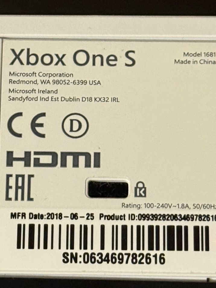 Microsoft Console: Xbox One S avec FIFA 23 et UFC 4 – Usato da Bioley-Orjulaz venduto da ele_yh96 3
