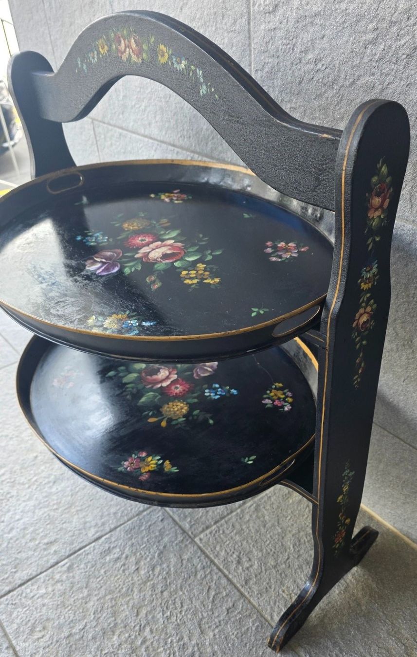 Scaffali: Antikes Etagere-Regal mit 2 Blechtabletts handbemalt – Usato da Flums venduto da Flumsantik 1