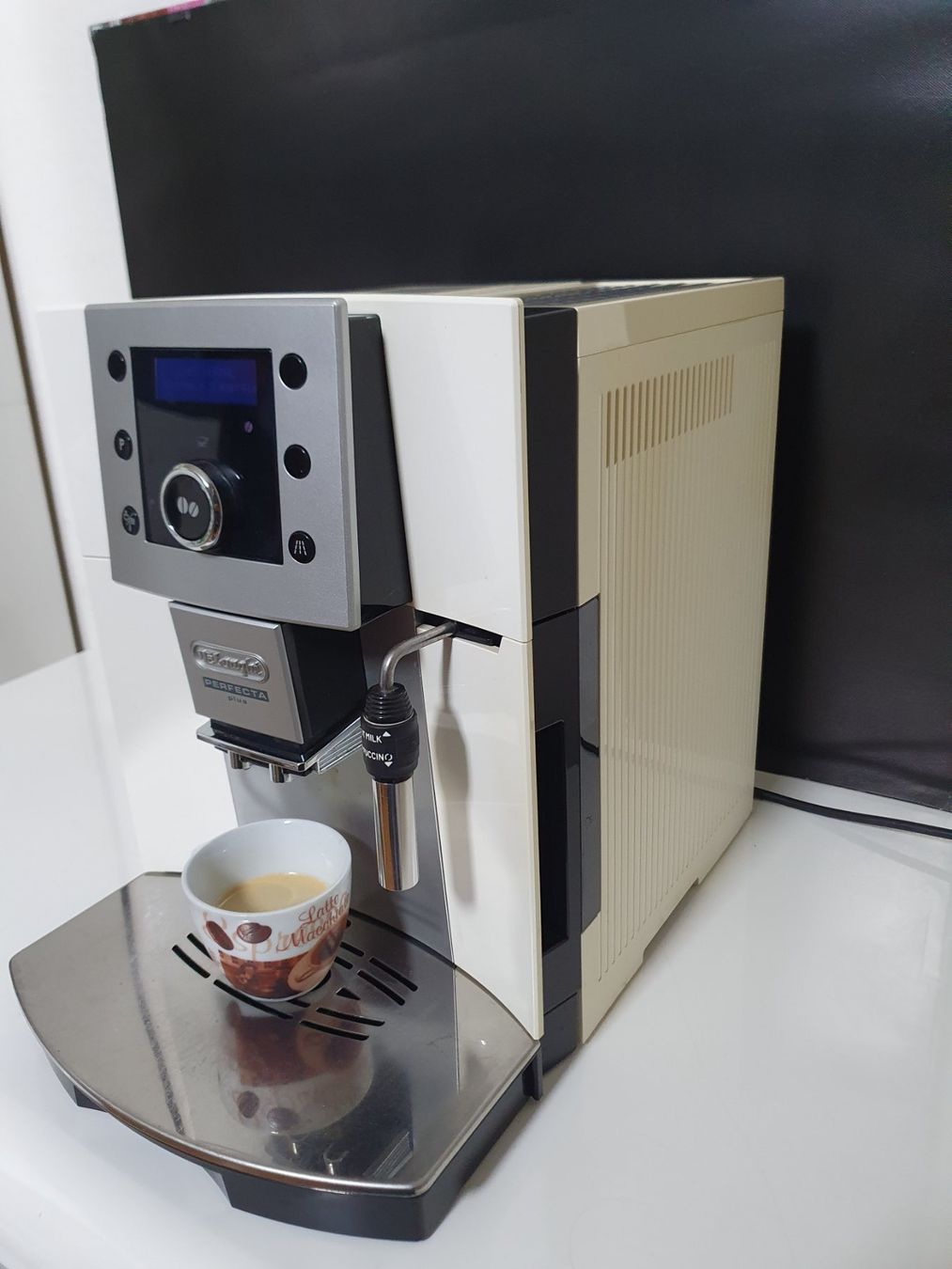 De'Longhi Macchine per caffè & Macchine per espresso: Machine à café De 'Longhi Perfectif Plus, bon état. – Usato da St-Maurice venduto da Giusy.74 3