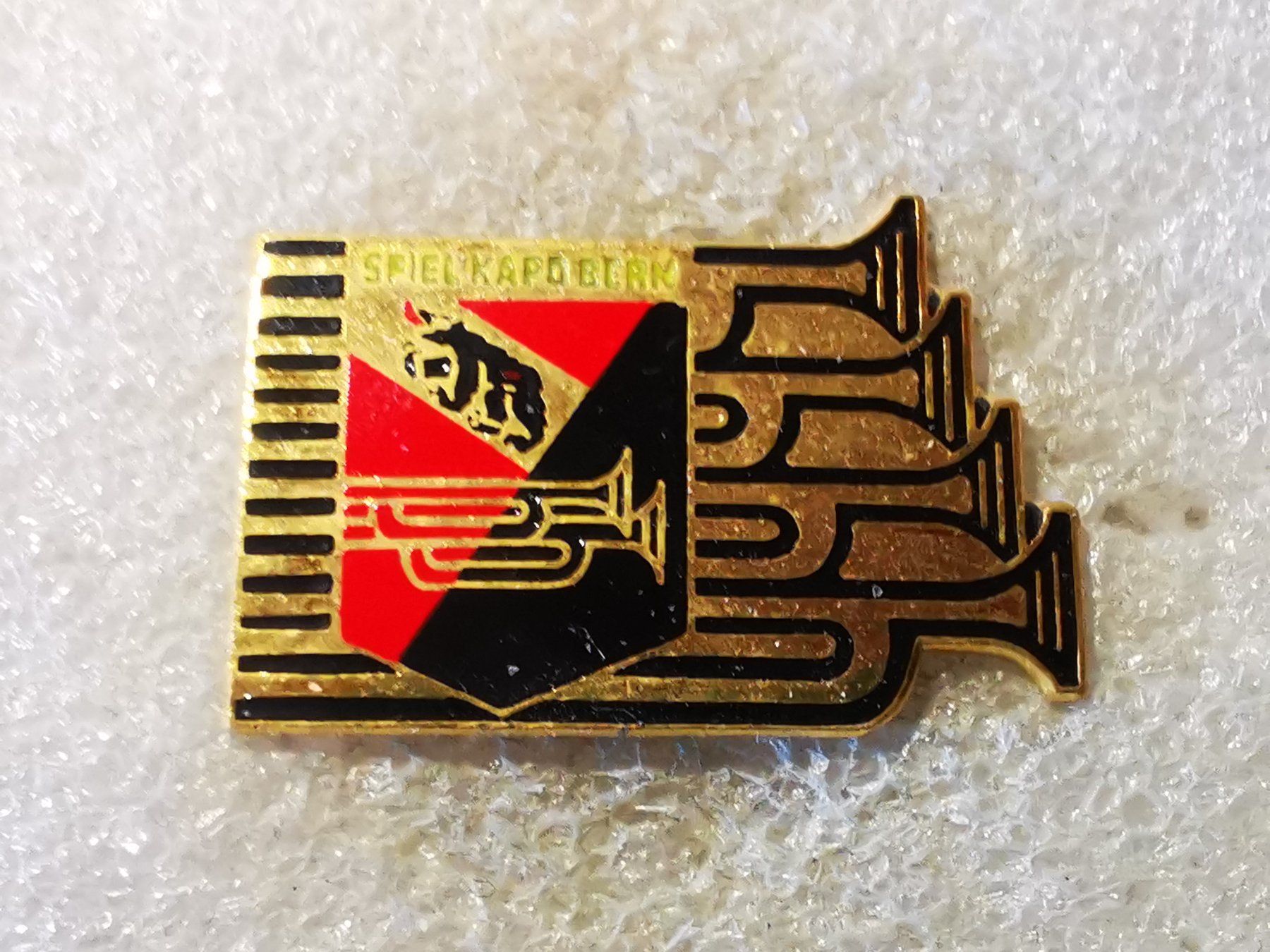 Plaketten & Abzeichen: Ansteckpin 133: Spiel Kapo Bern – Gebraucht aus Oppligen von Pin-Fall-Shop