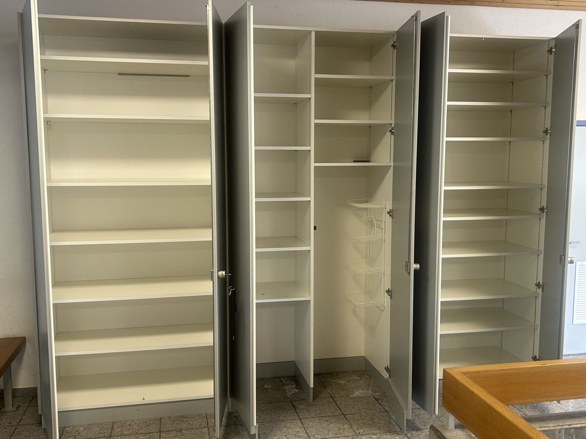 Schränke: Schrank /Büro – Gebraucht aus Stans von Benzen 1