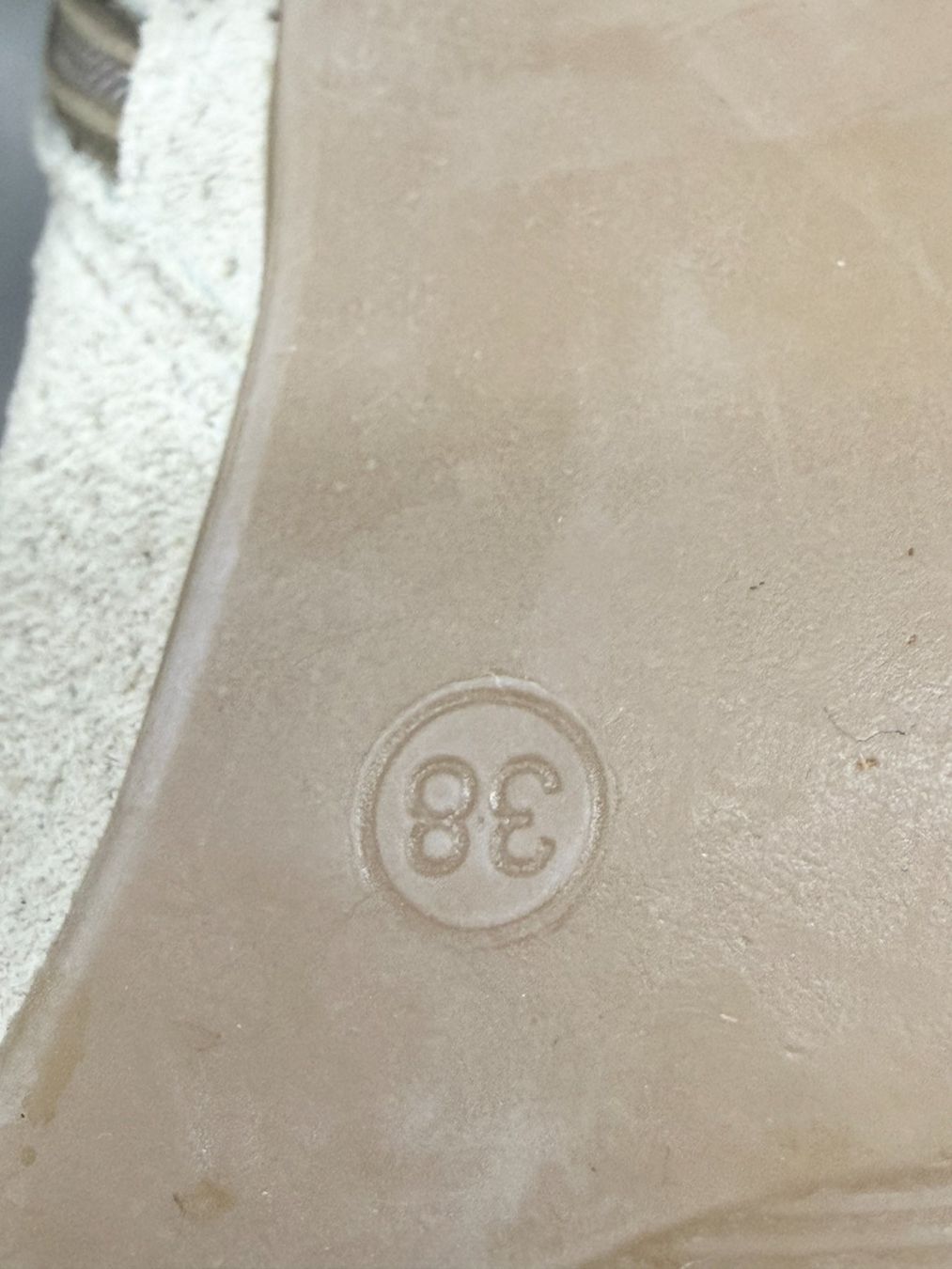 Scarpe da donna: Bottines Manas beige à talons ouvert devant cuir daim gris – Usato da Cossonay-Ville venduto da PatineDuTemps 8