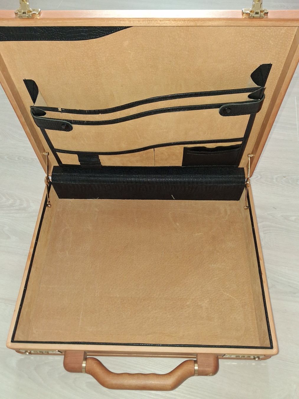 Valises & Sacs: Aktenkoffer Holz – D'occasion à Schwarzenbach SG par ernesto3.6 1
