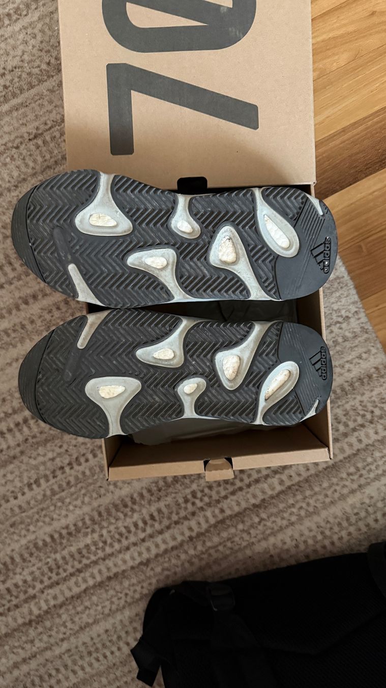 Adidas Scarpe da uomo: yeezy 700 salt 44 – Usato da Horgen venduto da Aron.zh 3