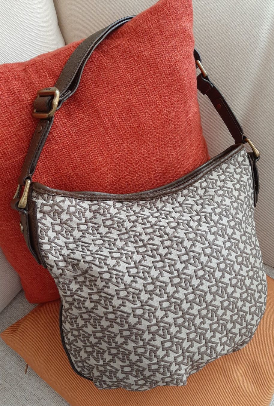 DKNY Borse da donna: Tolle DKNY Damentache ! – Usato da Allschwil venduto da Weyli18