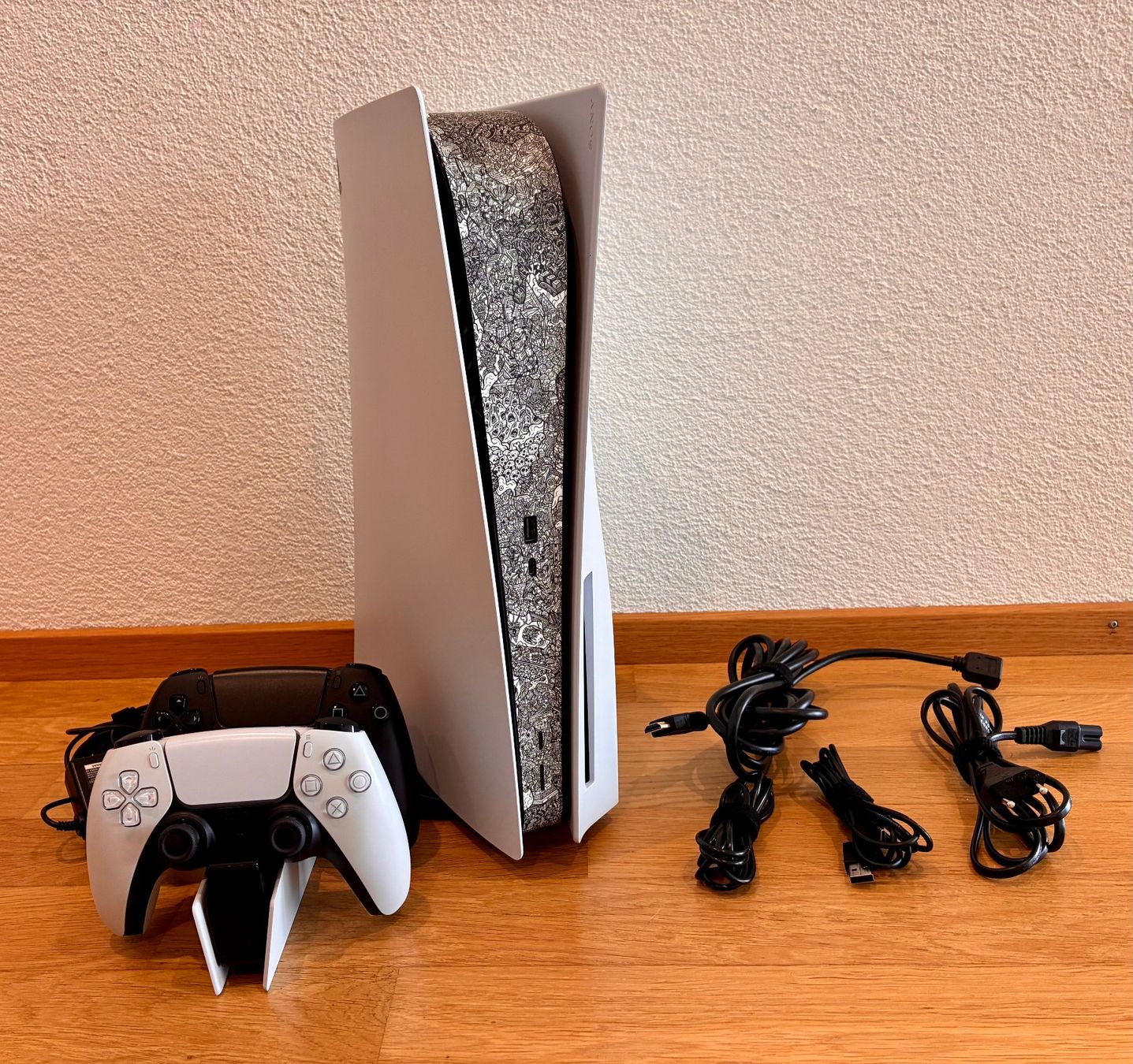 Sony Console: Sony PlayStation 5 Disc Edition mit 2x DualSense Controller – Usato da Cham venduto da MaxBra