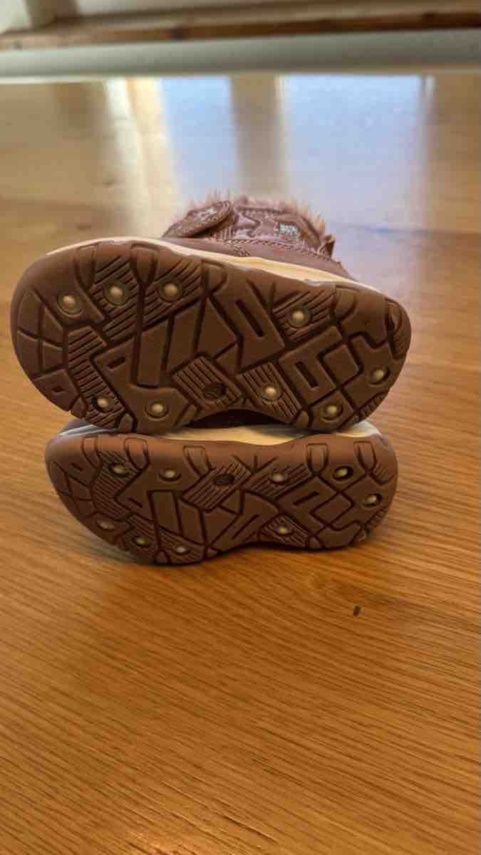 Scarpe per ragazze: Winterschuhe Mädchen Grösse 20 – Usato da St.Pelagiberg venduto da Garonne 1
