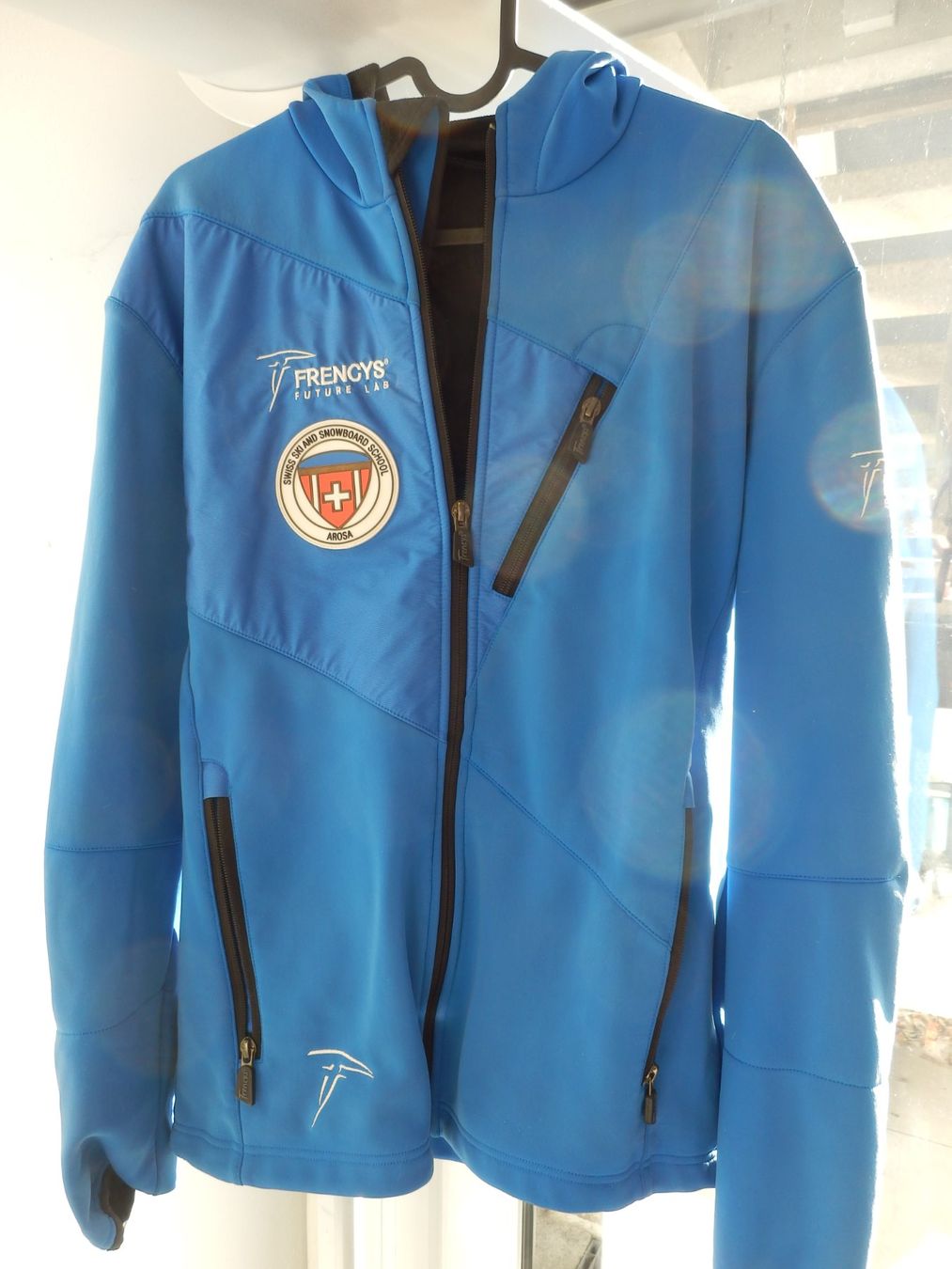 Jacken: Softshell bleu  avec capuchon en très bon état – Gebraucht aus Apples von Photec18