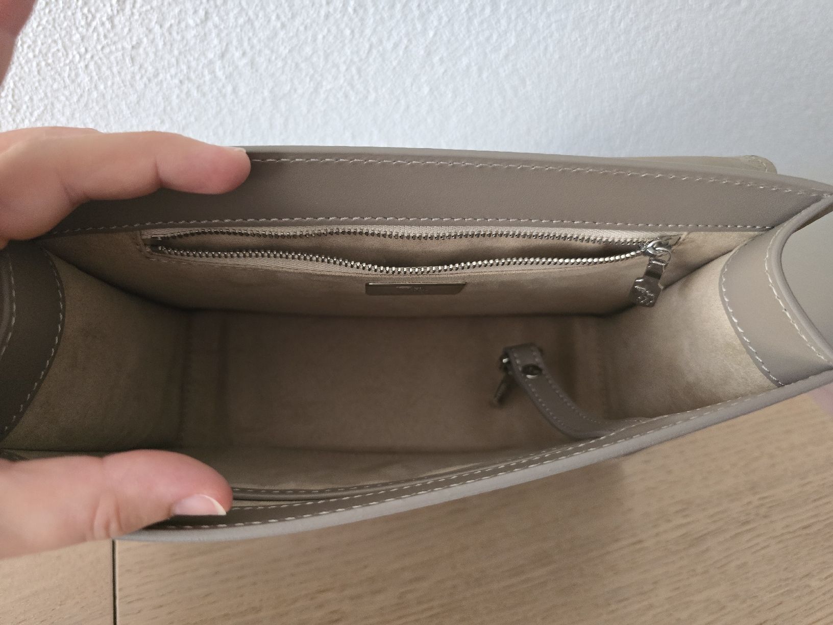 Maison Mollerus Taschen für Damen: Maison Mollerus Modell Wil taupe silber – Neu (gemäss Beschreibung) aus Attinghausen von Sonjahauser 3