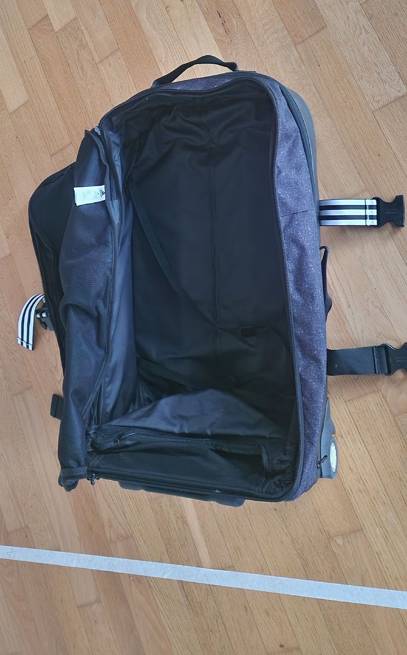 Adidas Valigie: Adidas Reisetasche mit Rollen – Usato da Zürich venduto da Rahel46 1