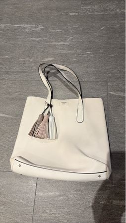 Guess Handtasche weiss mit Quasten guter Zustand