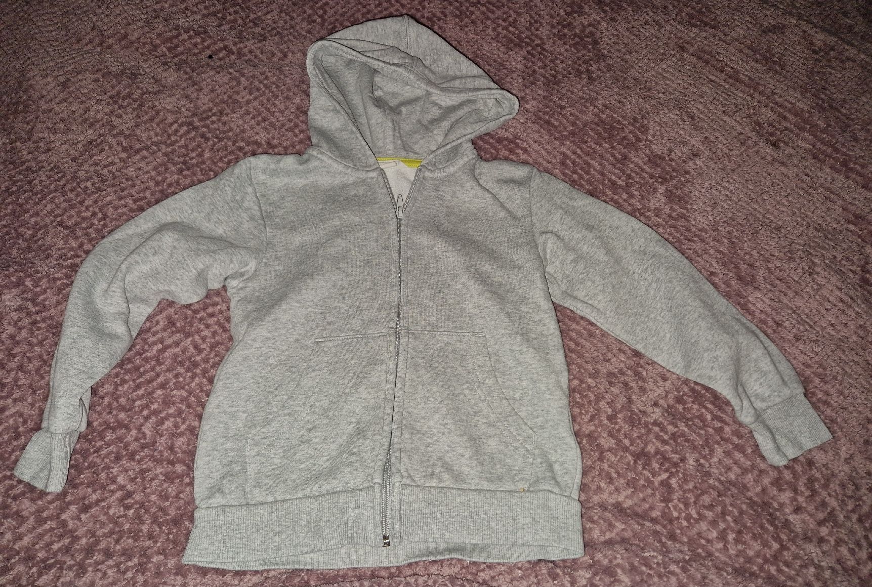 H&M Giacche & Cappotti: sweatjacke gr. 122/128 – Usato da Utzenstorf venduto da Ernie_und_Bert